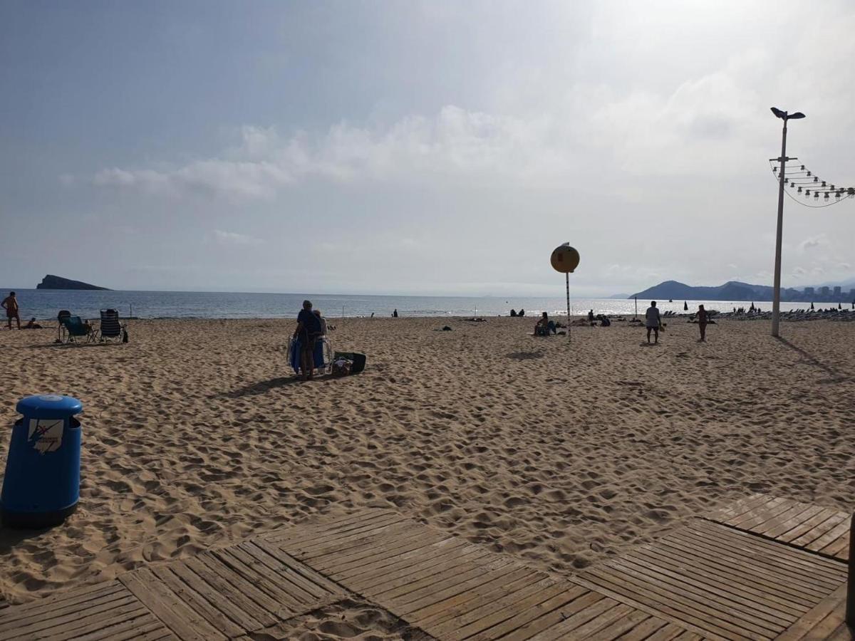 First Line Apartment With 3 Bedrooms And Seaviews 베니돔 외부 사진