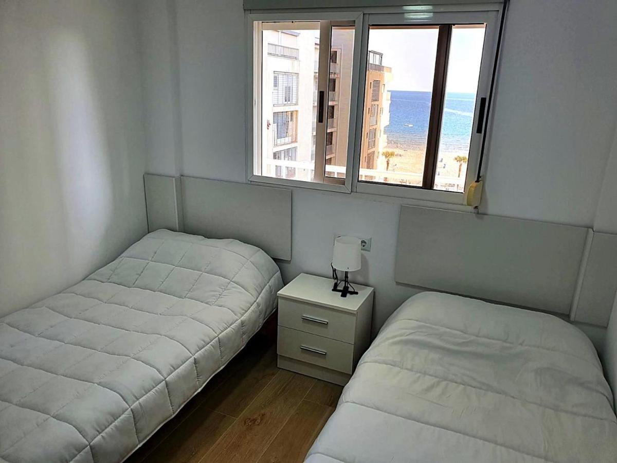 First Line Apartment With 3 Bedrooms And Seaviews 베니돔 외부 사진