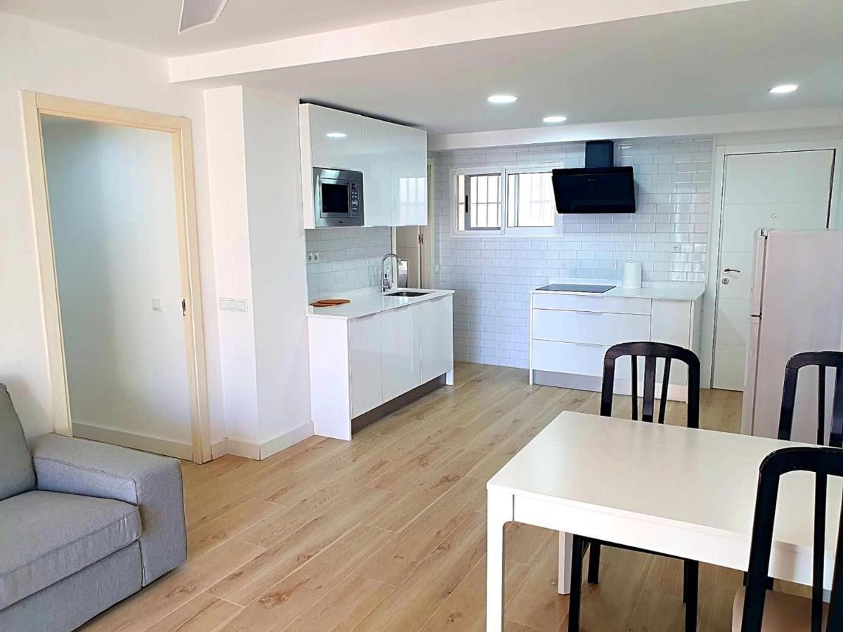First Line Apartment With 3 Bedrooms And Seaviews 베니돔 외부 사진