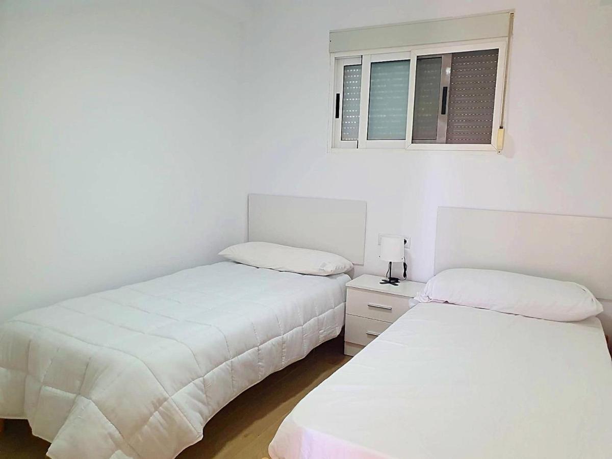 First Line Apartment With 3 Bedrooms And Seaviews 베니돔 외부 사진
